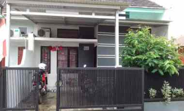Rumah Second Hook dalam Cluster di Pasir Putih Depok