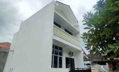 Rumah Second Pondok Kelapa Full Furnished Nego