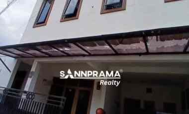 rumah second terawat di mampang depok