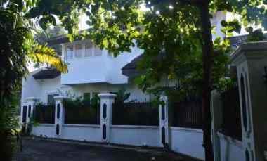 rumah second terawat strategis di kemang timur jak sel