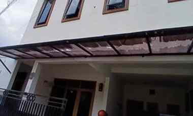 rumah second terawat strategis di mampang depok