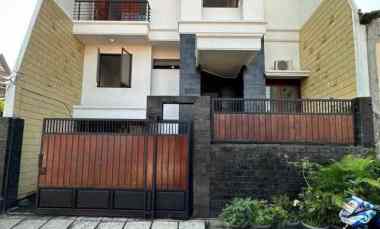 Rumah Secondary 3 Lantai Kokoh dan Terawat Siap Huni