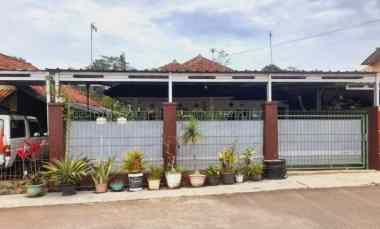 rumah sederhana pinggir jalan utama desa