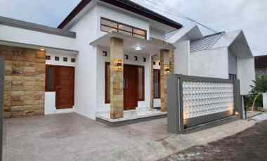 rumah siap huni di godean lokasi asri