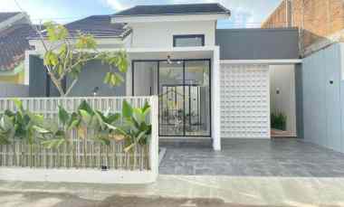 rumah siap huni lokasi strategis di godean