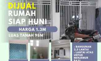 Rumah Siap Huni Mewah 2,5 Lantai di Griya Shanta Malang