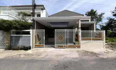 Rumah Siap Huni Modern Berkarakter dengan Atap Limasan