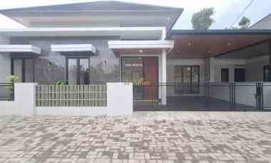 rumah siap huni modern di lingkungan strategis ngaglik