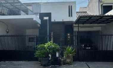 rumah sutorejo timur hadap barat