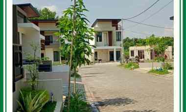 rumah syariah estetik dan luas 2 lantai di ponorogo