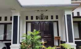 Rumah Hook Luas Terawat di Telaga Kahuripan Parung Bogor