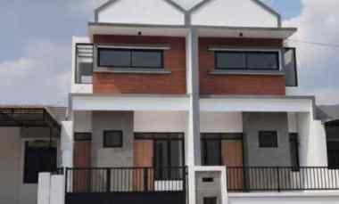 rumah tenggilis surabaya strategis carport