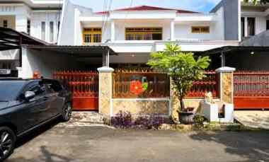 rumah terawat apik di pondok bambu duren sawit