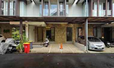 rumah terawat dalam townhouse di condet jakarta timur