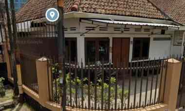 rumah terawat kotak jalan lebar