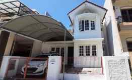 Rumah Villa Valencia di Perumahan Pakuwon Indah Surabaya