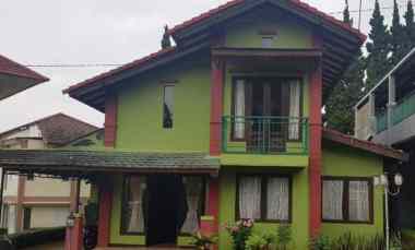 rumah villa istana bunga cisarua dekat wisata lembang