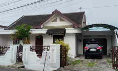 sewa rumah besar kantor daerah solo strategis