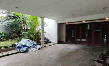 Sewa Rumah Mewah dengan Pool