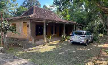 tanah 1700m bonus rumah limasan mojogedang