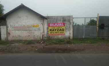 tanah tepi jalan dekat rumah