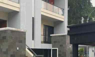 townhouse 3 lantai siap huni dekat tol krukut depok
