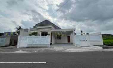 villa design klasik tanah luas di jalan besi jangkang