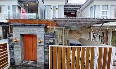 villa ekskluaif minimalis 2 lantai kota batu