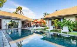 Villa di Pinggir Jalan Pantai Batu Belig Seminyak
