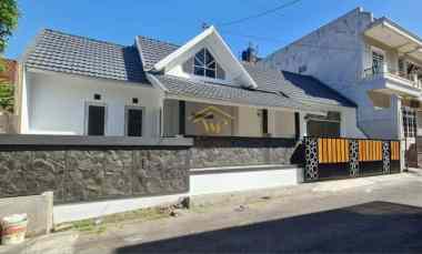 villa klasik one gate di jalan kaliuang km 12