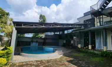 villa luas di samping istana cipanas